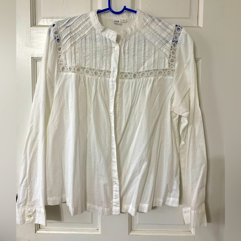 Gap button down white shirt